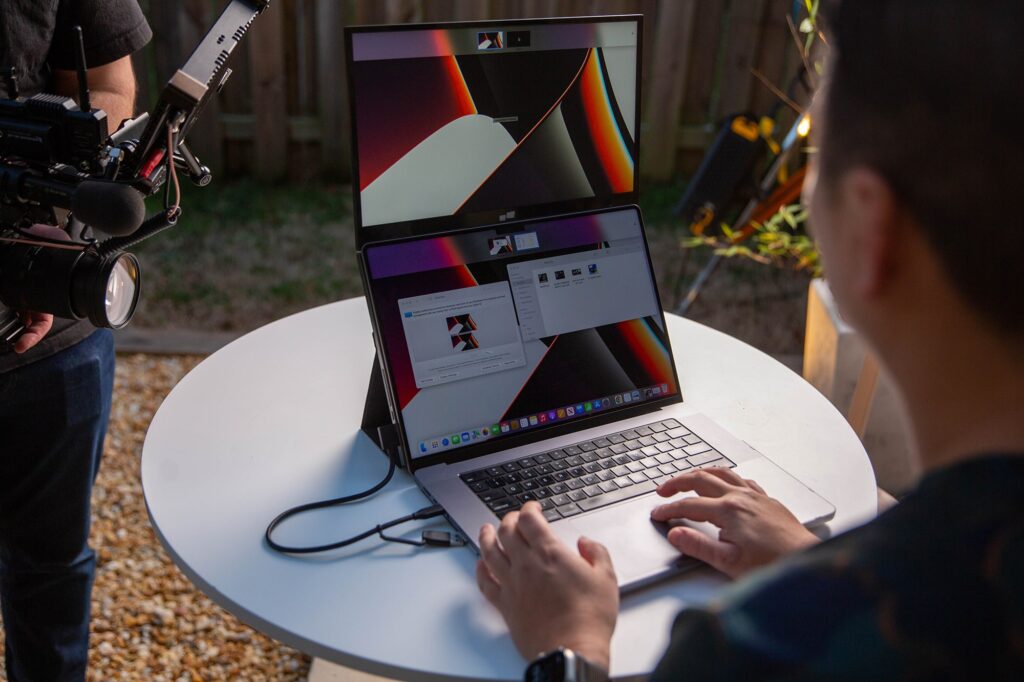 How Extra Screens Improve Accessibility for Laptop Users?
